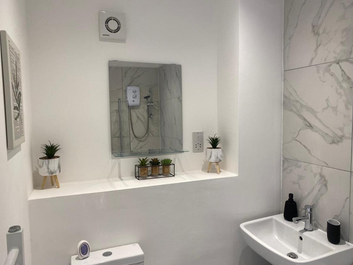 Apartment Quiet & Cosy Wollaton Bungalow, Large Garden, Near To Wollaton Deer Park *