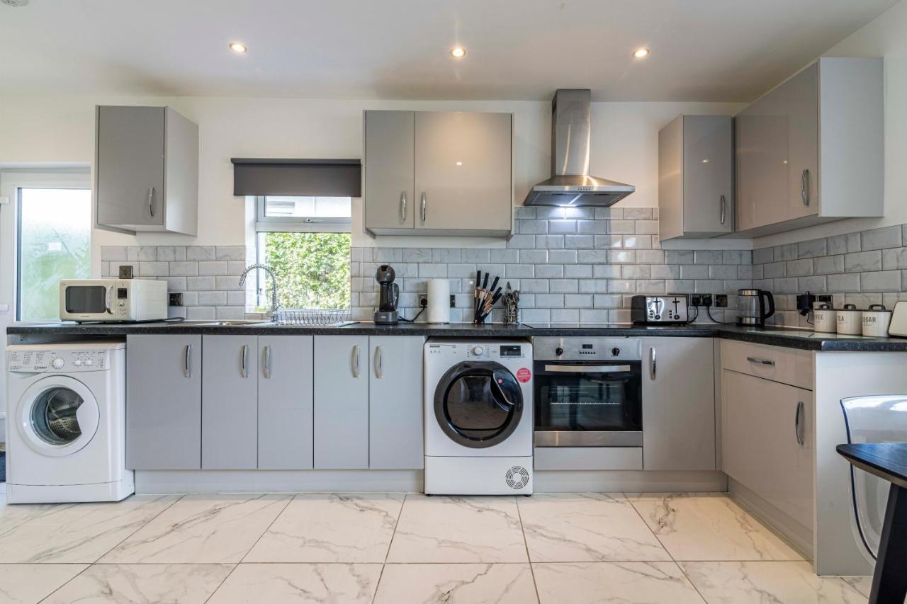 Quiet & Cosy Wollaton Bungalow, Large Garden, Near To Wollaton Deer Park Apartment *