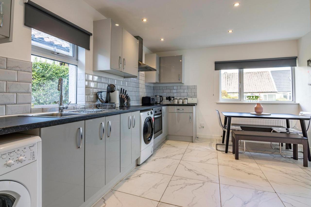 Quiet & Cosy Wollaton Bungalow, Large Garden, Near To Wollaton Deer Park Апартаменты *